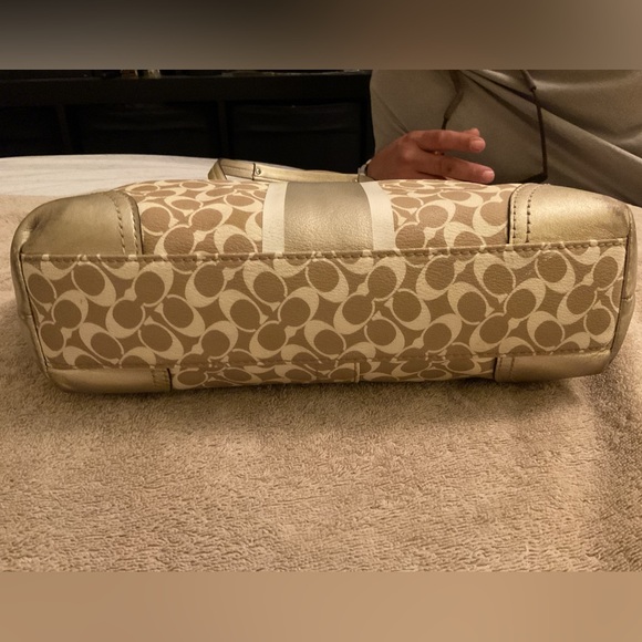 GUC Coach Champagne Gold Signature Stripe Zip-Top Tote - Picture 11 of 13